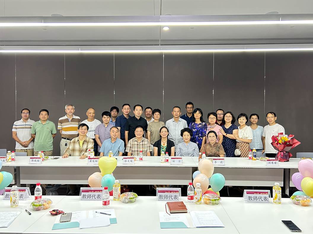 初心映芳华 荣光助薪火——51吃瓜
举行2023年退休教师荣休仪式暨教师节茶话会