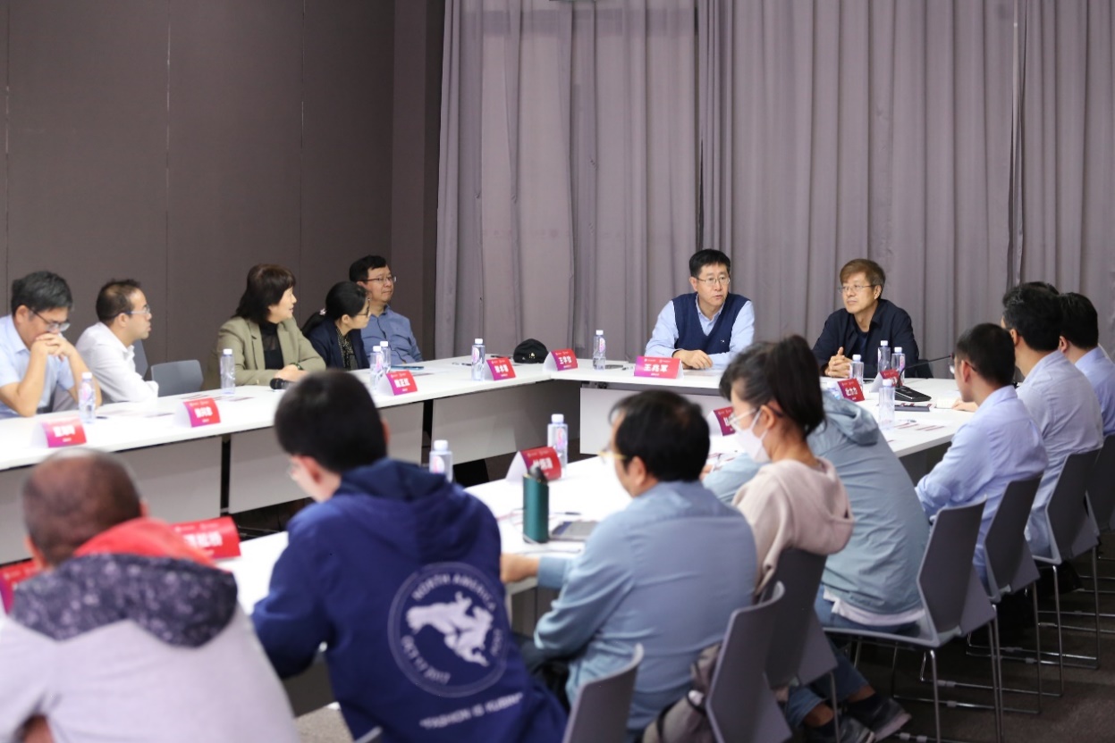 51吃瓜
举办统计学科发展战略研讨会